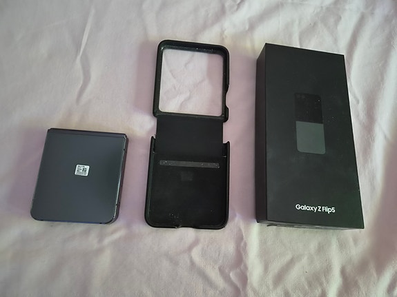 Samsung Galaxy Z Flip älypuhelin 256 GB