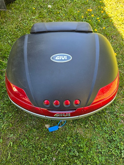 GIVI takalaukku ja BMW GT asennussarja