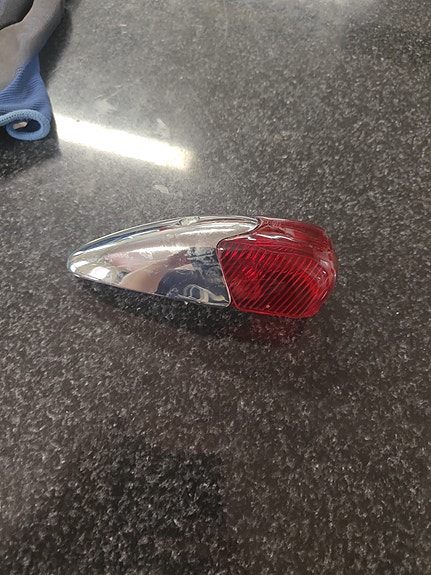 Volvo pisara takavalo uusi Hella