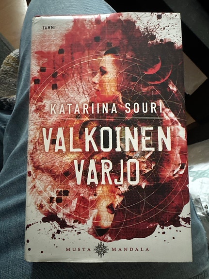 Katariina Souri Valkoinen varjo kirja