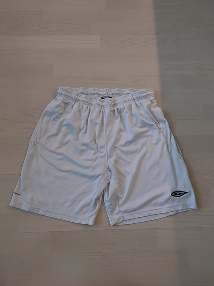 Umbro valkoiset urheilushortsit