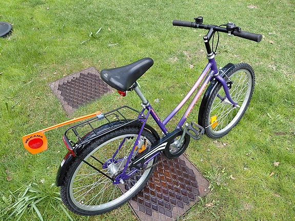 Helkama 22 tuumainen lastenpyörä