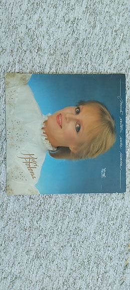 Katri Helena