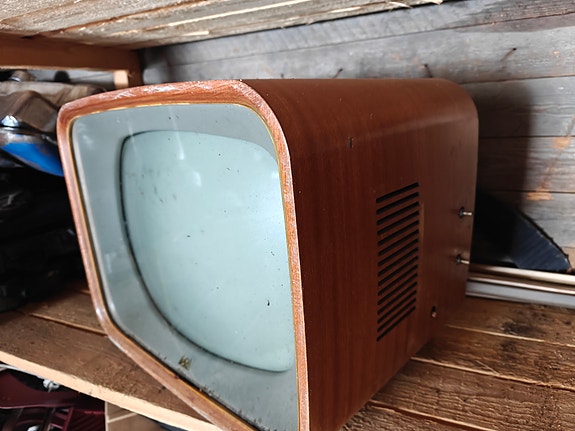 Vanha TV ja radio