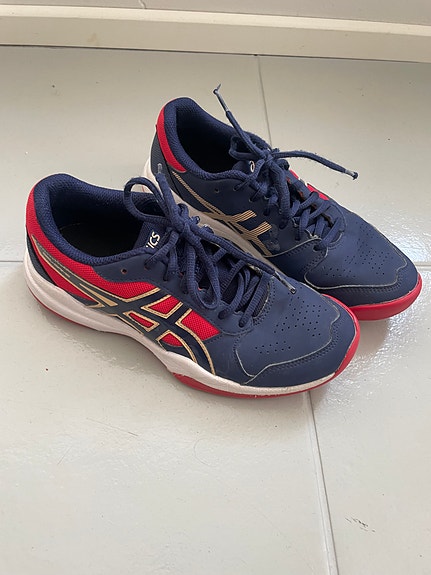 Asics, sisäpelikengät