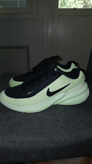 Nike juoksulenkkarit
