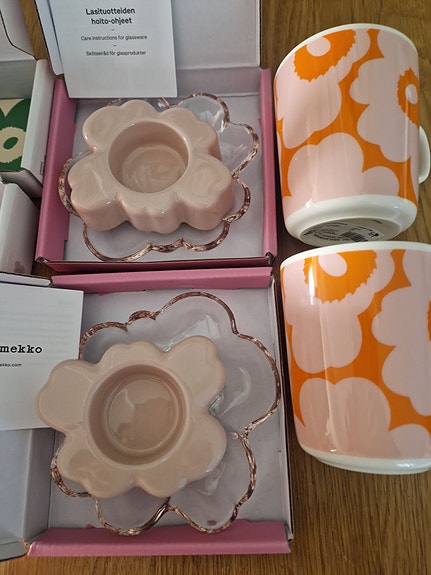 Marimekko Unikko mukit ja Unikko-kukkolautaset