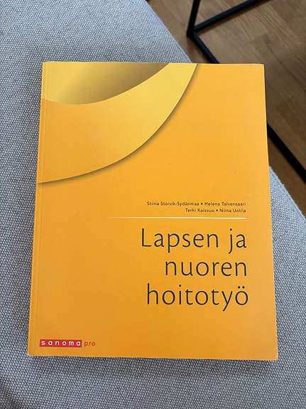 Lapsen ja nuoren hoitotyö -oppikirja (lääketiede ja terveys)