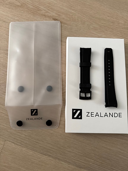 Tudor / Zealande musta kumiranneke unisex-kelloon