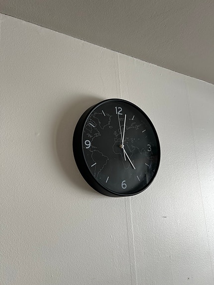 IKEA seinäkello musta