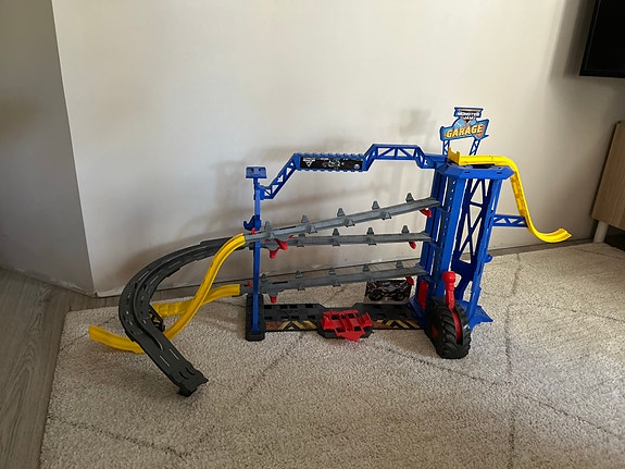 Monster Jam Garage