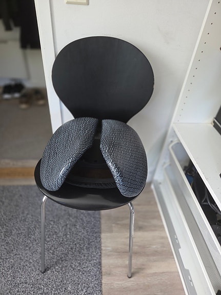 ergonominen tuoli  tuolin päälle