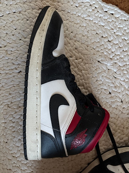 Air Jordan 1 koko 42 hinta tingittävissä mielellään haku Turusta