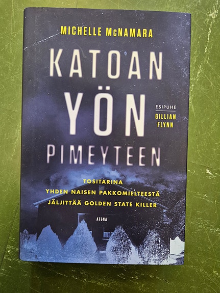 Katoan yön pimeyteen -kirja, true crime