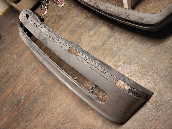 BMW E39 UUSI OEM etupuskuri