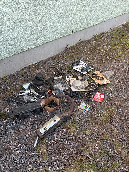 Mopon varaosat ja tarvikkeet sekalaista