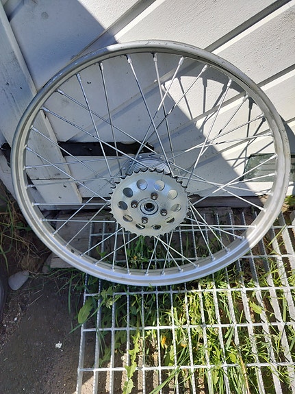Joutilas mopedin vanne ,vanhoihin mopedeihin  En lähetä !