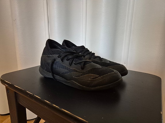 Adidas Sisäpeli / Futsal kengät, koko 35