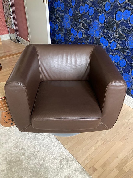 Interface Amigo -nojatuoli, ruskea nahka – tyylikäs designklassikko