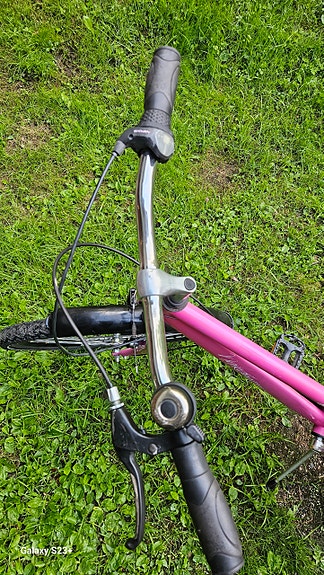 Hyväkuntoinen vaaleanpunainen Nakamura 24" 3V