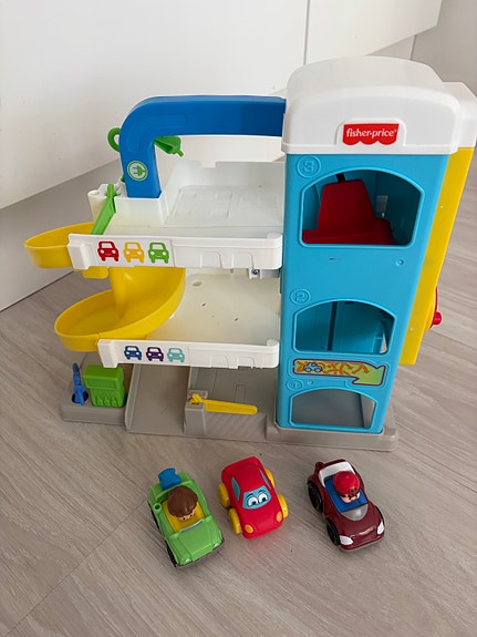 Fisher-Price Little People parkkitalo ja autot