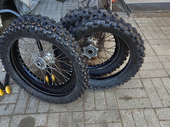 Excel Takasago enduro vanteet kumeineen+piikit