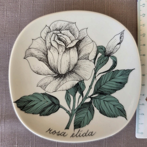 Arabia – Esteri Tomula – “Rosa Elida” ‑lautanen