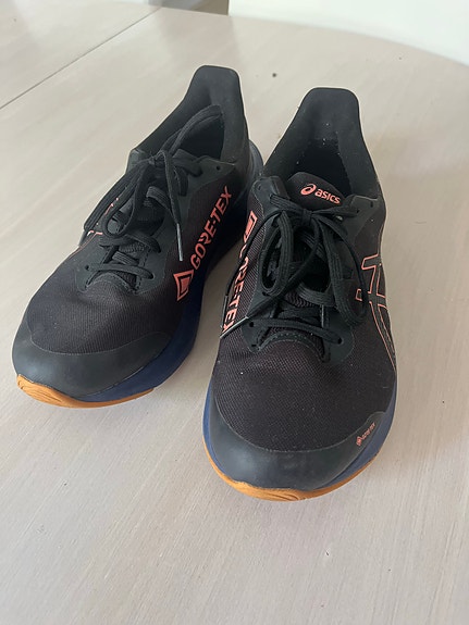 Asics Gore-Tex juoksukengät koko 39 (38) musta