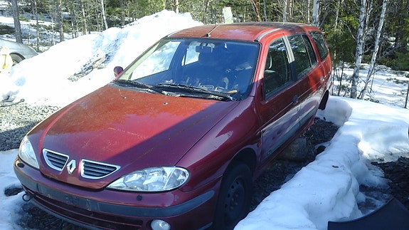 Renault Meganen 99-02 varaosia. Oulu