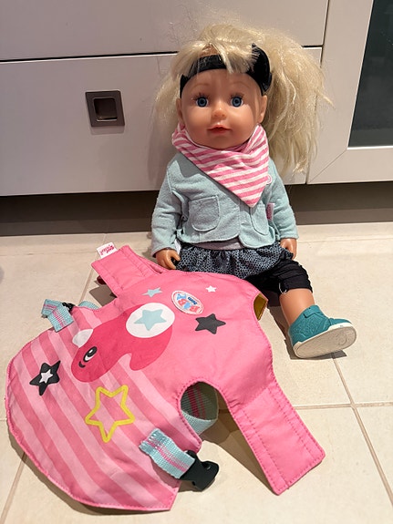Baby Born nukke ja vaaleanpunainen kantoreppu