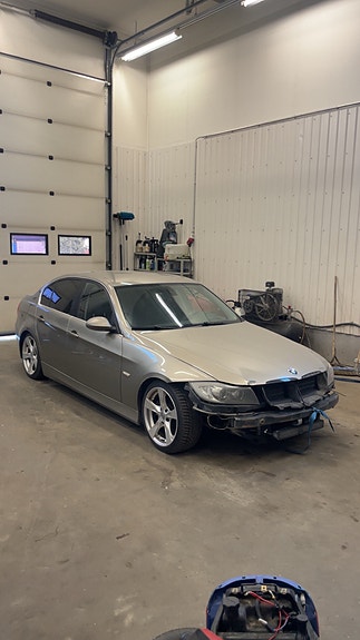 BMW e90 330d osina