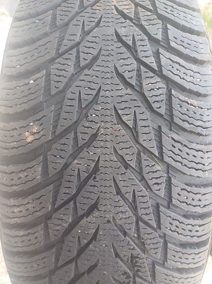Bridgestone talvirenkaat 215/60 R16