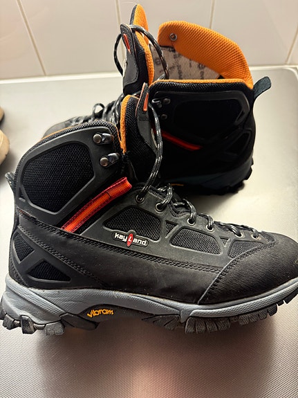Vaelluskengät koko 43-44, Vibram-pohja, vedenpitava