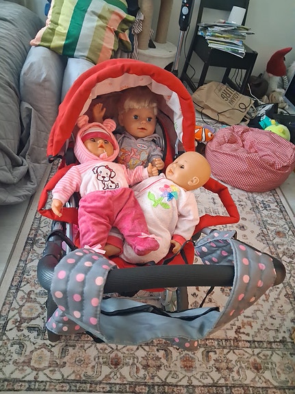 Baby Born isosisko ja Brio nukkevaunut