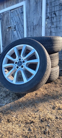 Mercedes-Benz ML kesärenkaat vanteilla