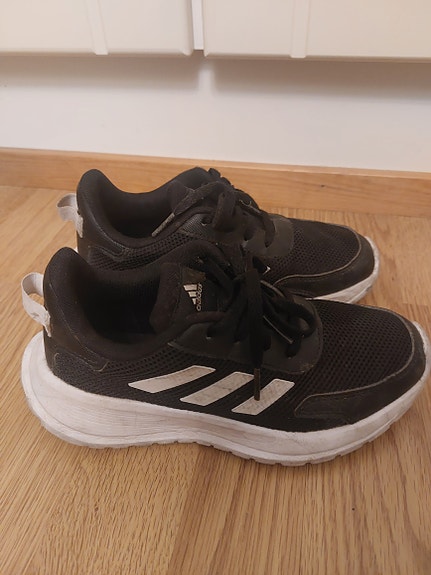 Adidas lenkkarit