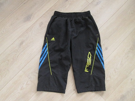 Adidas pitkät shortsit n.134/140cm