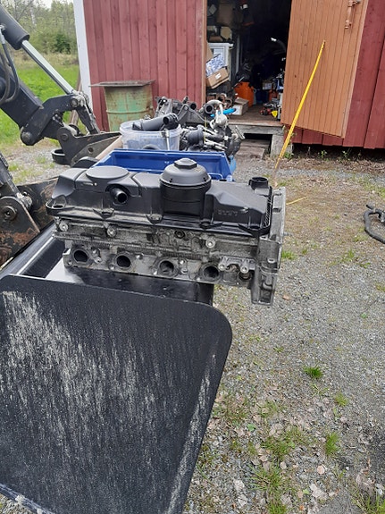 Ford Transit 2,4 h9fb moottorin osat köntässä