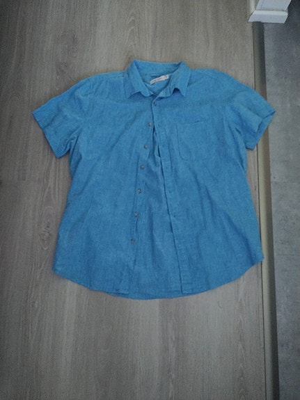 XL koon turkoosi lyhythihainen kauluspaita 3€