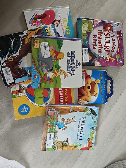 Annetaan lasten satukirjoja ja puuhakirjoja