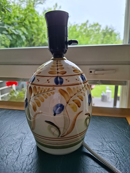 Keraaminen pöytälamppu