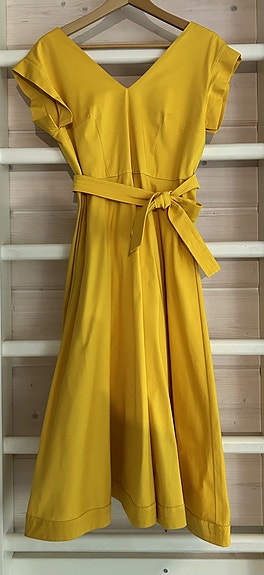 Upea Kourbellan mekko juhliin, S/M