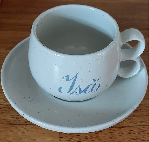 Pentik isä kuppi ja aluslautanen