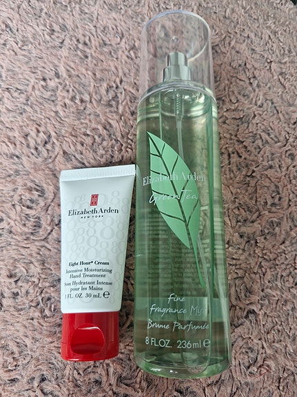 Elizabeth Arden green tea tuoksusuihke ja käsivoide