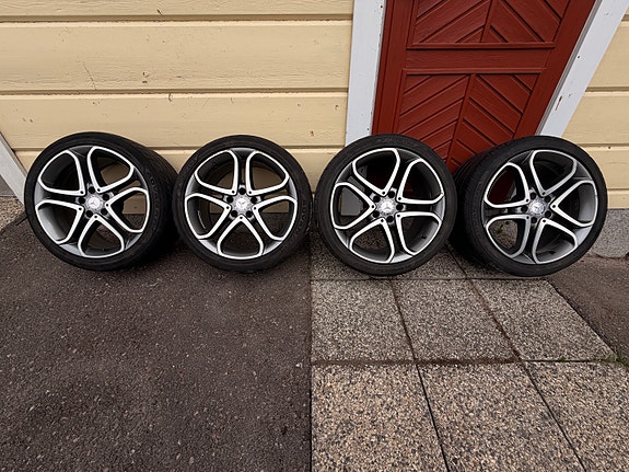 18” Mercedes Benz vanteet