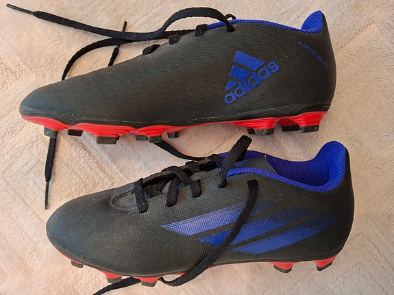 Adidas nappikset koko 35