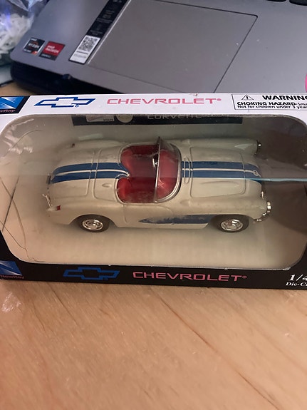 Chevrolet Corvette pienoismalli 1:43