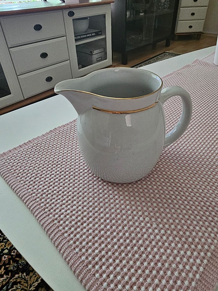 Arabia kannu valkoinen kultareunalla