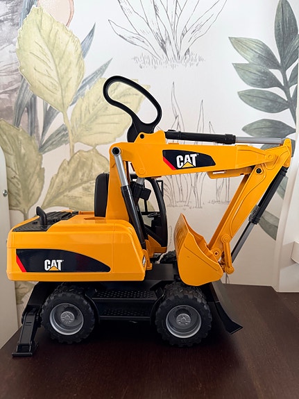 Bruder CAT kaivinkone leluauto