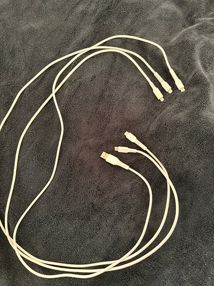 Apple USB-latauskaapelit, moniliitin, valkoinen